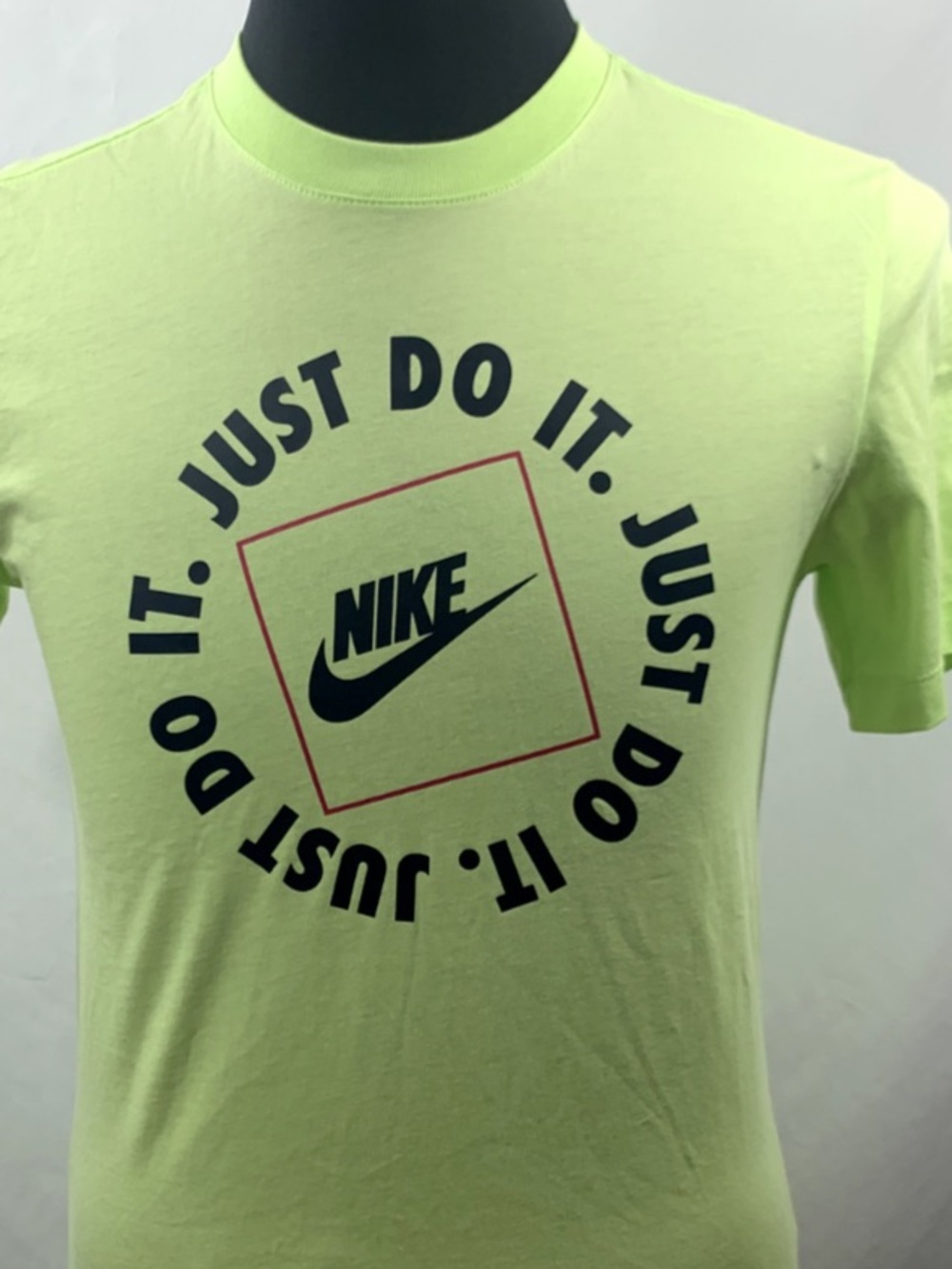 Nike Men’s Lime Short-Sleeve 'Just Do It' Logo Tee size XL